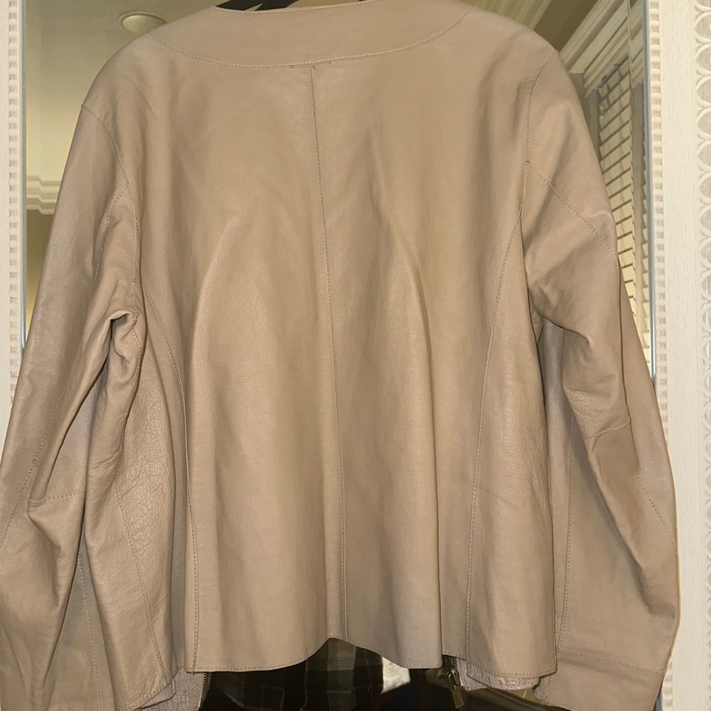 Tan Leather Jacket With Streamlined Silhouette An… - image 2